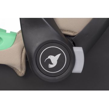 Scoica auto Colibro Petit i-Size, omologata R129, cu tetiera reglabila, copertina ajustabila, maner de transport ajustabil, pentru copii intre 40-87 cm sau 0-13 kg, Camel